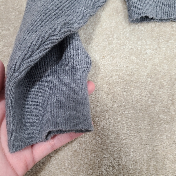 L. A. Hearts Cropped Crew Neck Sweater Size Medium - Picture 9 of 9